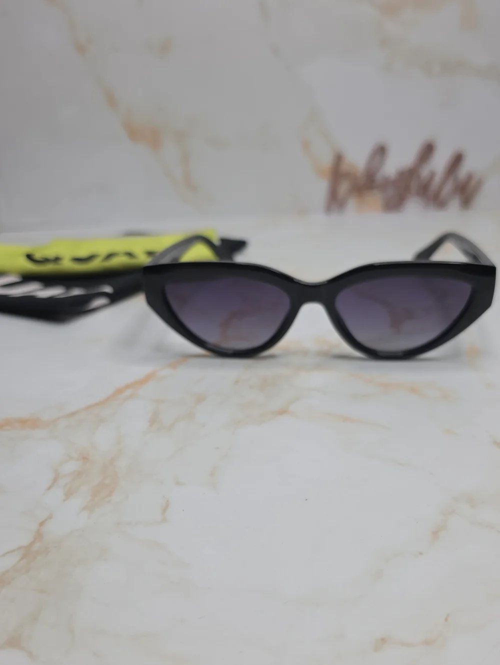 QUAY "NARROW DOWN" Black Cat Eye Frame / Smoke Polarized Lenses Sunglasses - Picture 3 of 11